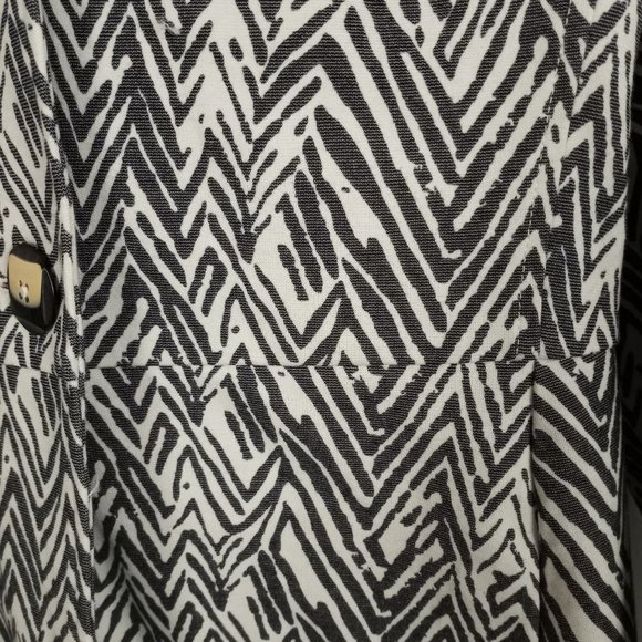 Cabi | Zig Zag Ponte Knit Jacket size Medium style #3034 - Picture 3 of 7